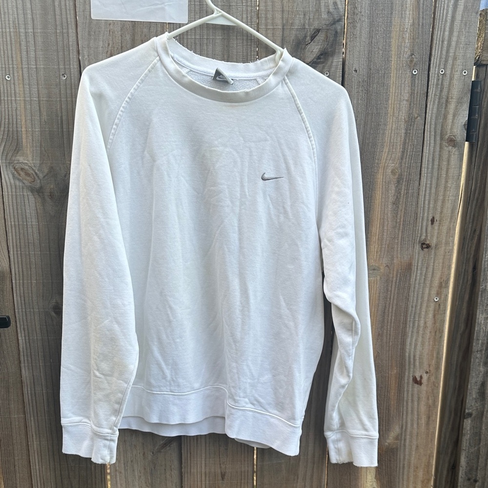 Vintage Nike Men's Classic White Crewneck Sweatshirt Size Medium